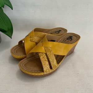 NWOT GCSHOES Ibiza Yellow Faux Leather Wedged Sandals Women's 8W